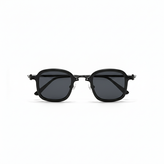 Óculos dobrados com hastes para dentro e lentes na frente